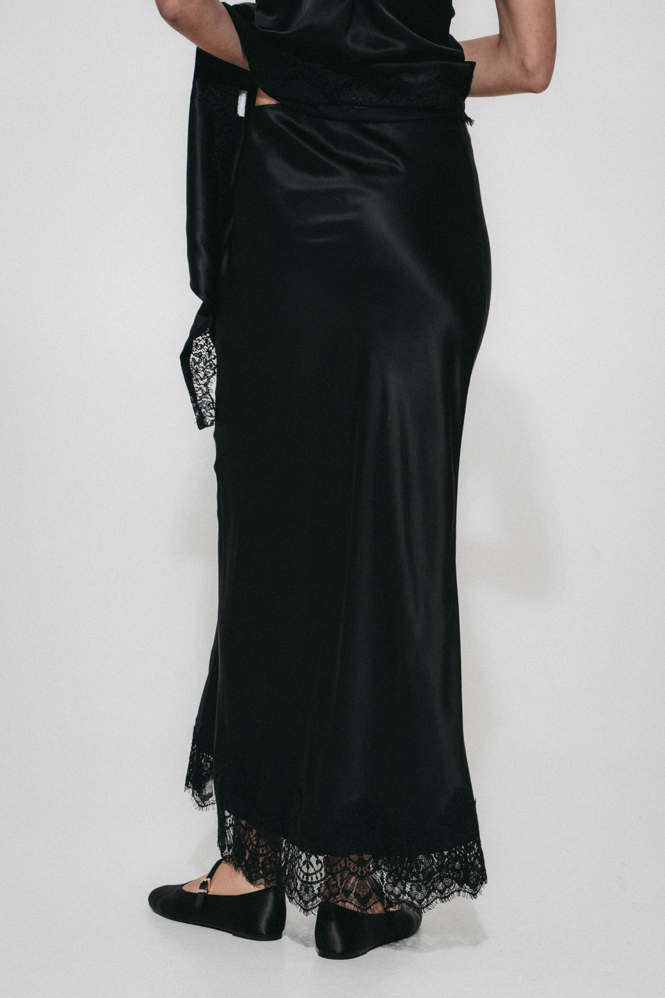 Esra silk skirt whit lace trim | Black